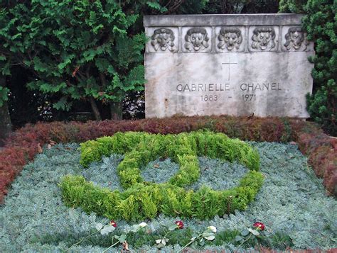 coco chanel burial site|when did coco chanel die.